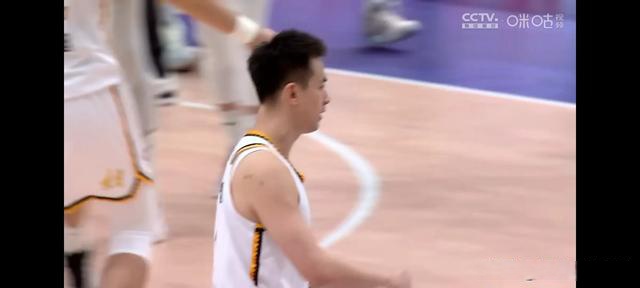 吉林男篮在比赛中实现逆转，成功获胜