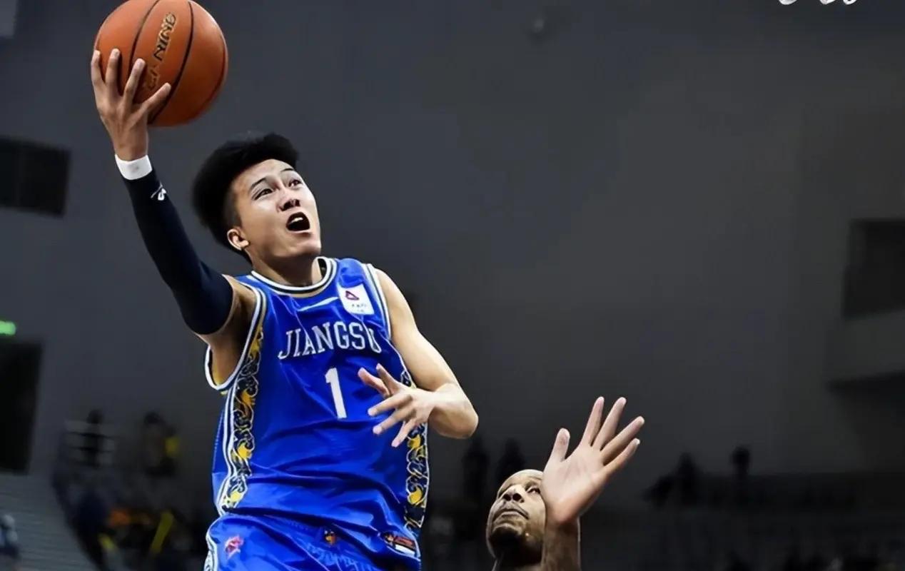 四川男篮外线火力全开，轻取对手
